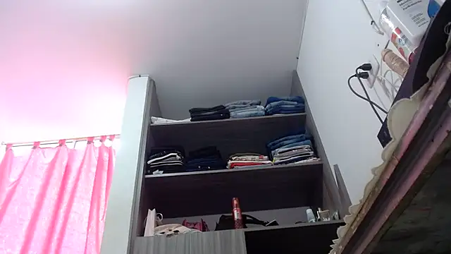 nicolle_milf1978 webcam