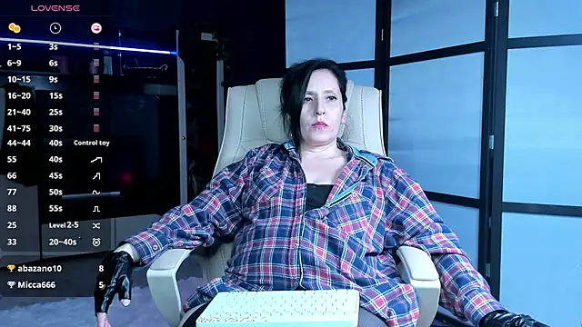 Lucky_Milf webcam