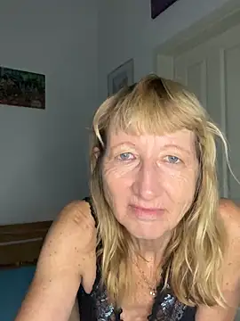 MatureKim webcam