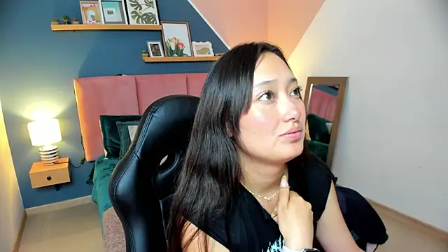 Watch Sammy_Vegaa live on EroticFlix - High definition streams