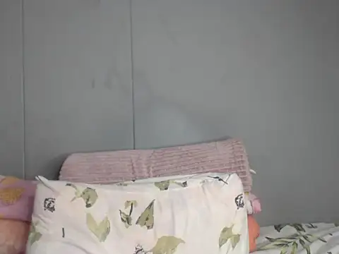 Jah-Queeny webcam
