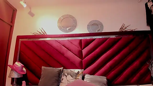 Zara_Cris webcam