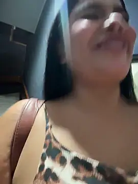 Issane_Peru live sex cam