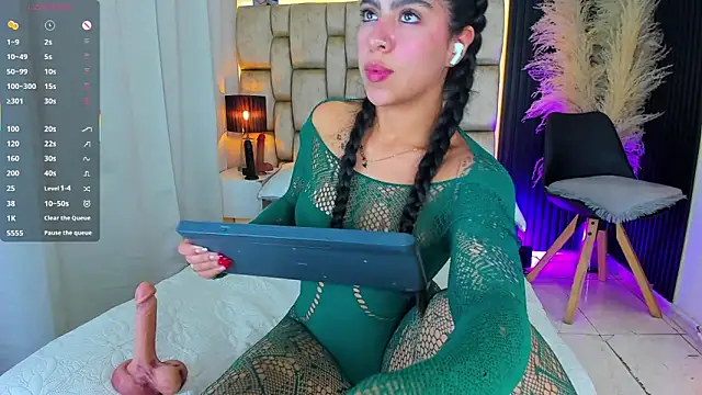 little_sophie18 live cam on StripChat