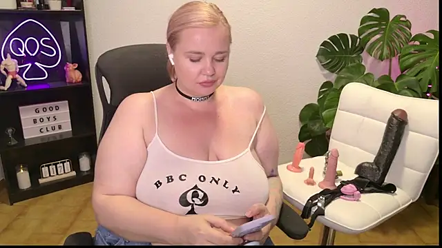 MargotGrey live cam on StripChat