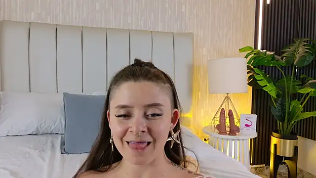Carrie_GB webcam