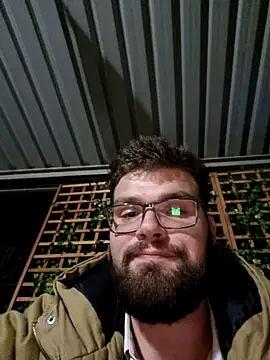BeardedCubZA live cam on StripChat