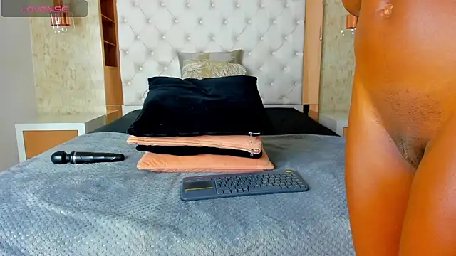 Watch LiaJohnnson live on EroticFlix - High definition streams