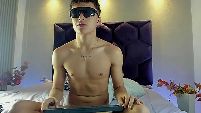 Dominik_Souza live cam on StripChat