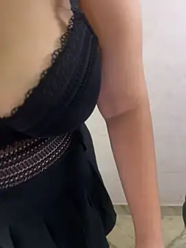 Watch sarasofiaa_ live on EroticFlix - High definition streams