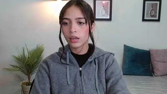 Watch Tiffany_Bu live on EroticFlix - High definition streams