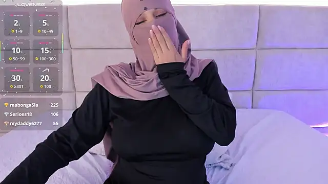 _Nadiaa live cam on StripChat