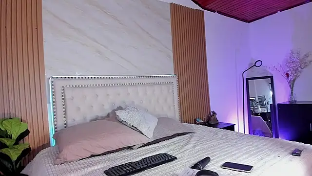 Bella_corner live cam on StripChat
