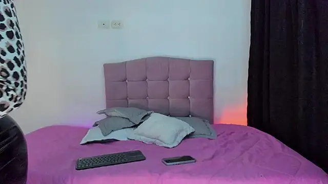 MarieLatex live cam on StripChat
