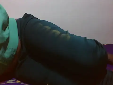 Sexy_Riri live cam on StripChat