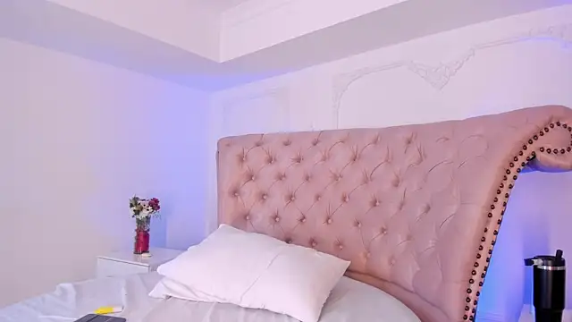 Watch LucianaBlanco_ live on EroticFlix - High definition streams