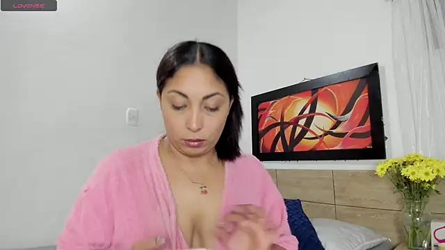 Lauralove_69 webcam