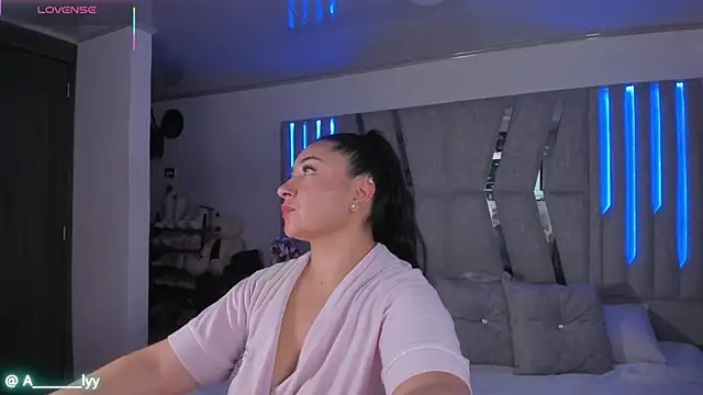 scarlet_miller1 webcam