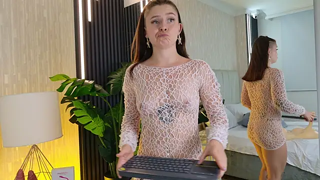 Carrie_GB webcam