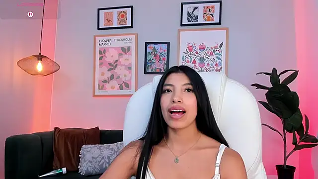 Tiffany_Low webcam