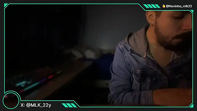 Mlk_22 live cam on StripChat
