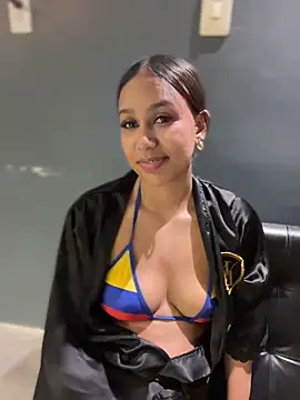 Watch MiilaBlake live on EroticFlix - High definition streams