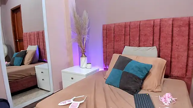 FreyaCameron webcam