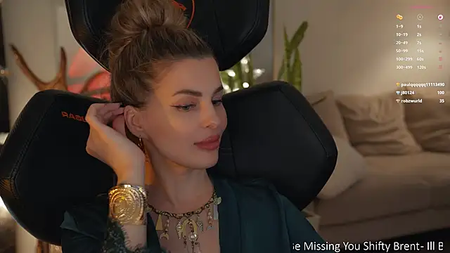 Lady--M webcam