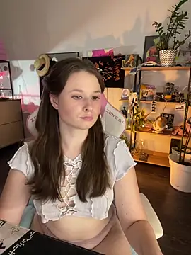 Watch sweetest_pie live on EroticFlix - High definition streams