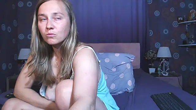 SquirtyAlice webcam