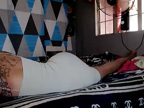 Trish_CurveCock webcam