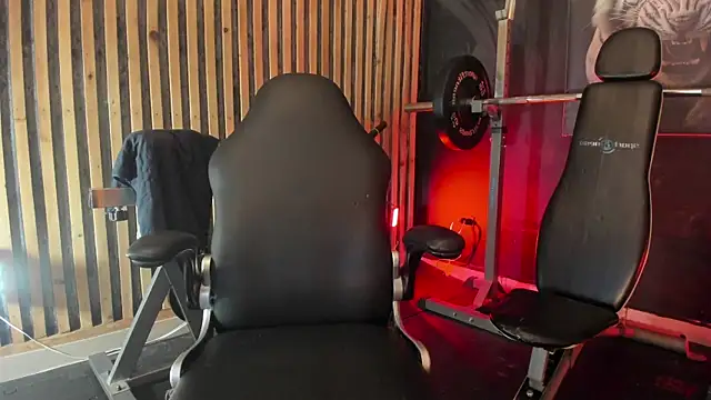 adrian_wolf - Adrian_Wolf's free webcam - UK Sex Cams