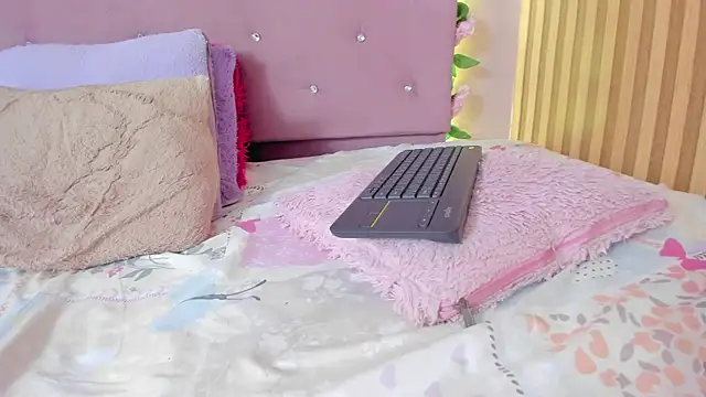 lovely__kiss__ webcam