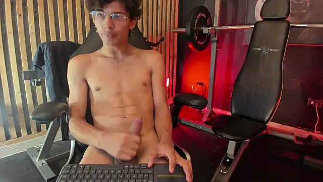 adrian_wolf - Adrian_Wolf's free webcam - UK Sex Cams