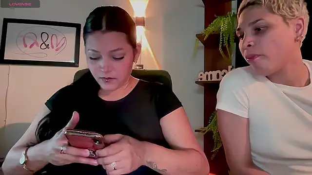 MarcellaGriffin live cam on StripChat