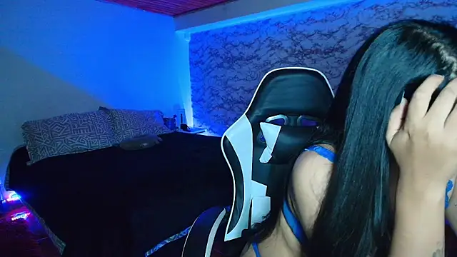 Camila_IRoose webcam