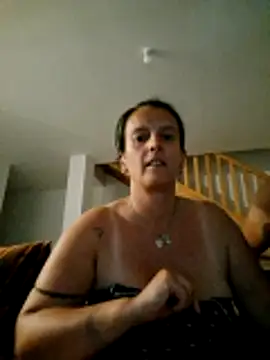 Lessudistese31 live cam on StripChat