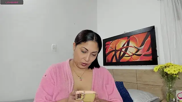 lauralove_69 - Lauralove_69's free webcam - UK Sex Cams