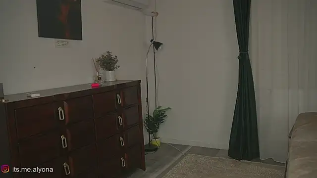 Watch Alyonaqueen_ live on EroticFlix - High definition streams