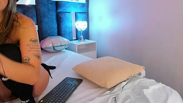 AmmyJones_ live cam room