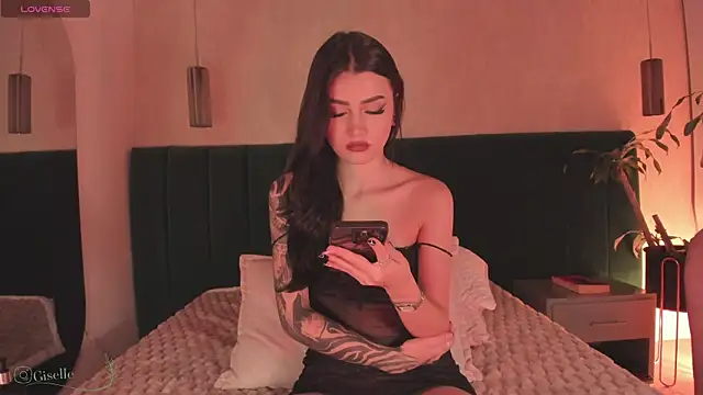 Watch Giselle_royy live on EroticFlix - High definition streams