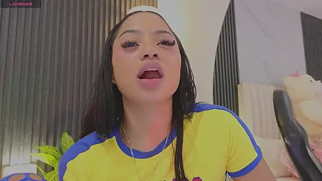 Madiee_Rhea live cam on StripChat