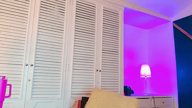 Adel_Nesbiit live cam on StripChat