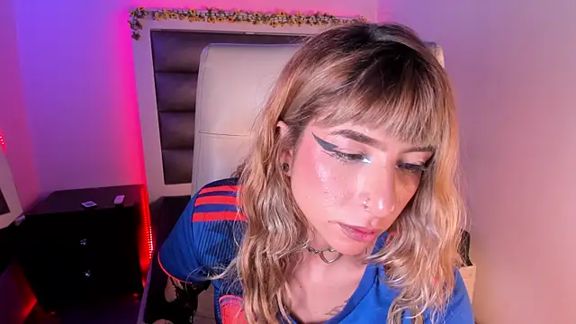adhalee_js live cam on StripChat
