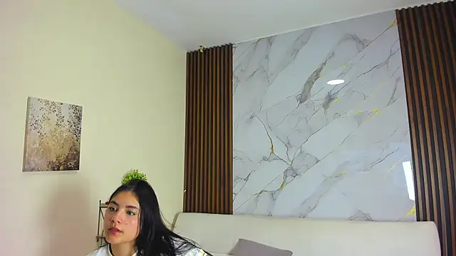 Zoe_Queens webcam