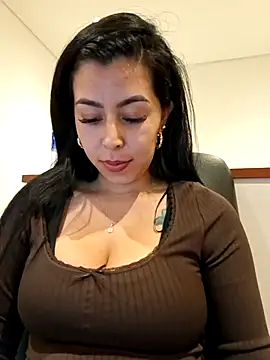 luianna (F young) - Oil show on my ass and spanking