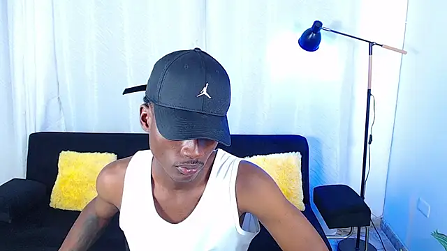 alexaandro18 live cam room