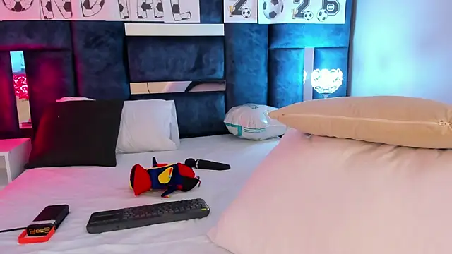 Watch AmmyJones_ live on EroticFlix - High definition streams
