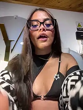 Watch Cloe_pink1 live on EroticFlix - High definition streams