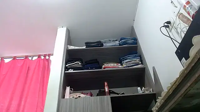 nicolle_milf1978 webcam